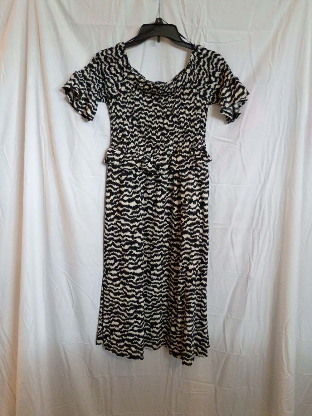 Who What Wear Black and White Animal Print Smocked Midi Dress Size XS